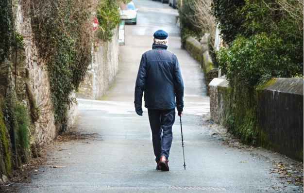 Hombre caminando - Bienestar Hombre caminando - Bienestar