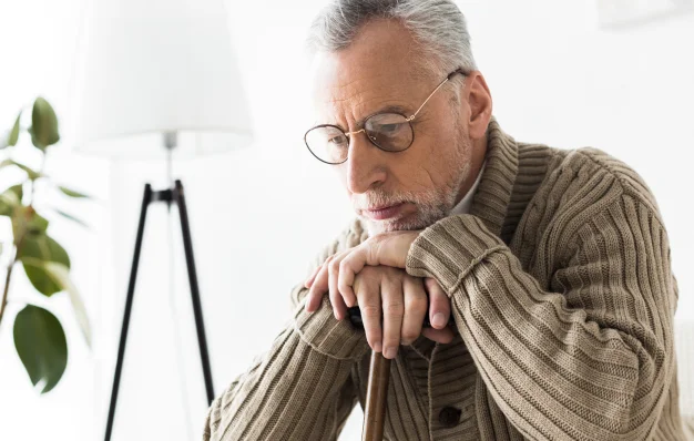 Hombre preocupado - Bienestar Hombre preocupado - Bienestar